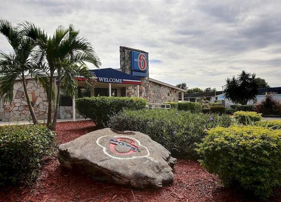 Motel 6 Palm Bay